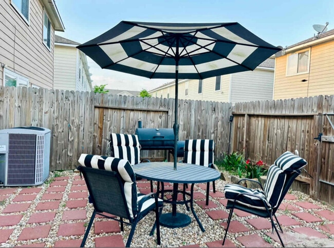 Photo - 6122 Yorktown Meadow Ln Apartment