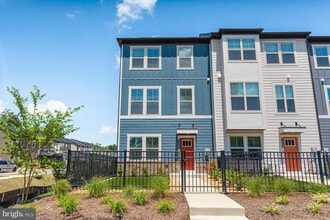 Building Photo - 2487 Avesta Pl