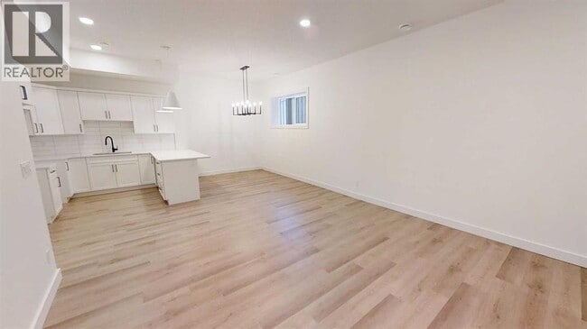 Building Photo - 11950-11979 79 Ave