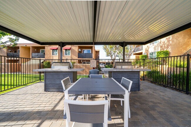 Foto del edificio - 1440 Oak Dr