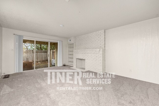 Building Photo - Charming and updated! Two bedroom duplex -...