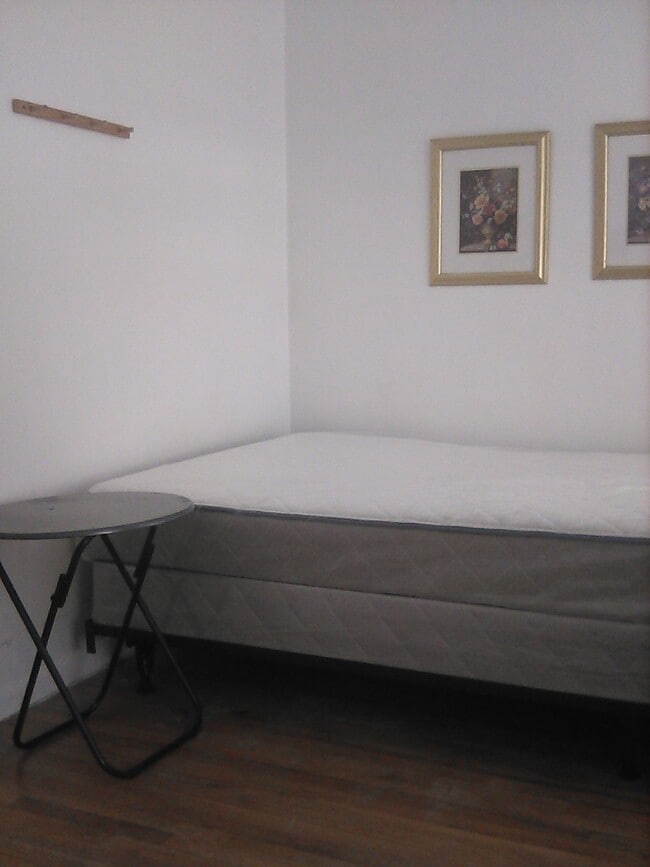 Private Room $1200 - 322 E 120th St