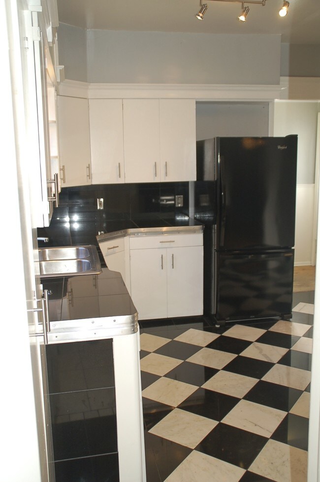 Kitchen - 2301 Pierce St NE