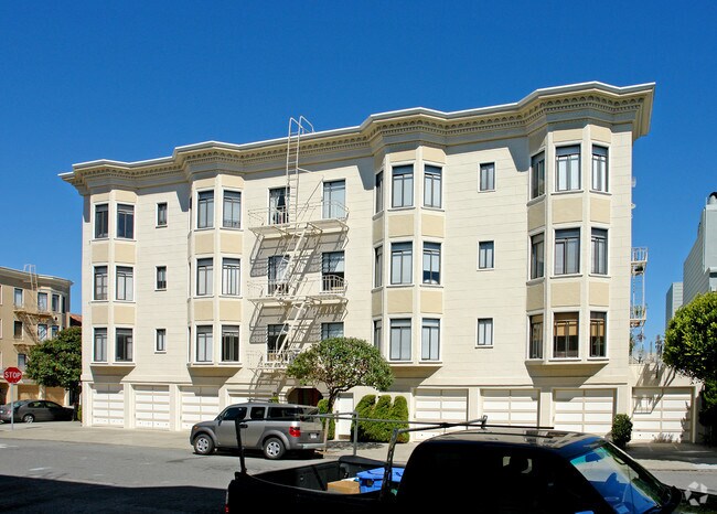 Building Photo - 2190 Bay St
