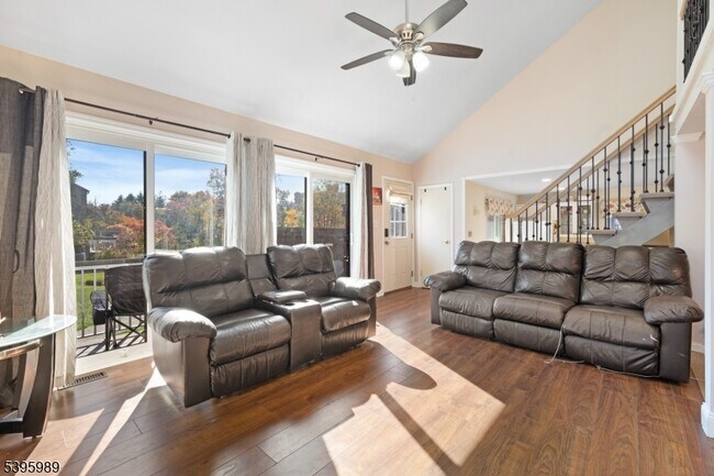 Foto del edificio - 4141 Bloomingdale Dr