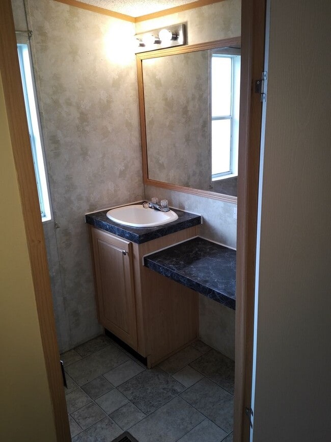 Building Photo - BLANCHARD AREA-3/2 MOBILE HOME WITH LARGE ...