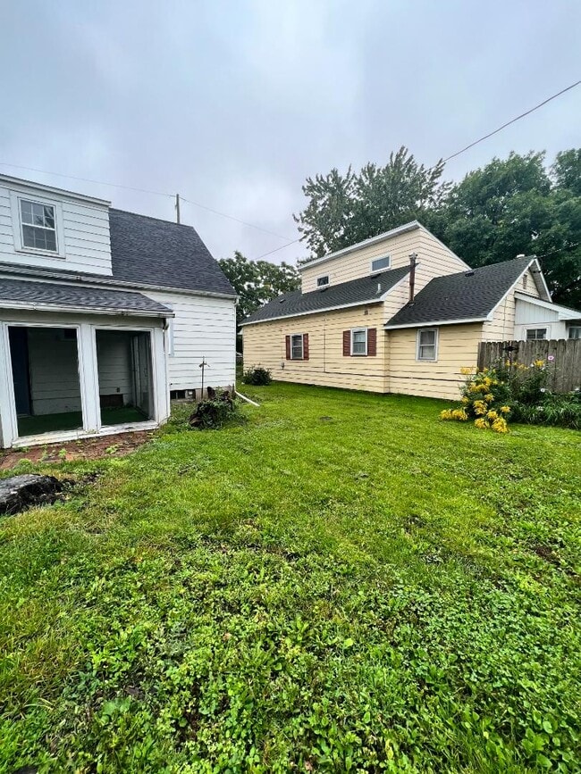 Building Photo - 2641 Eddy St
