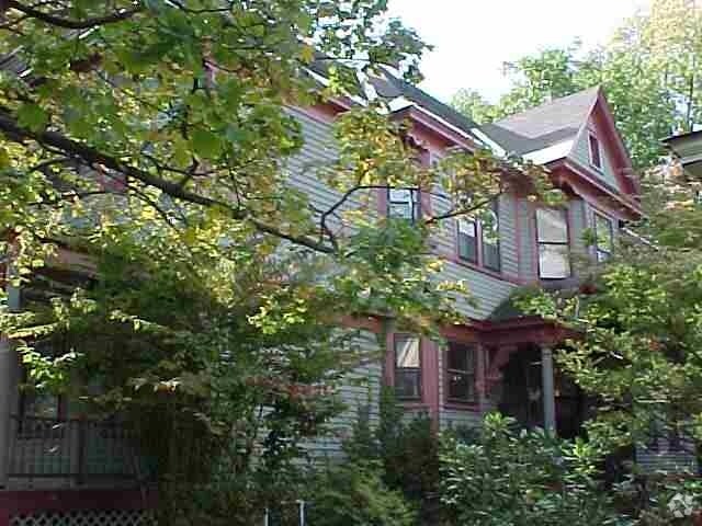 Building Photo - 1063 University Pl