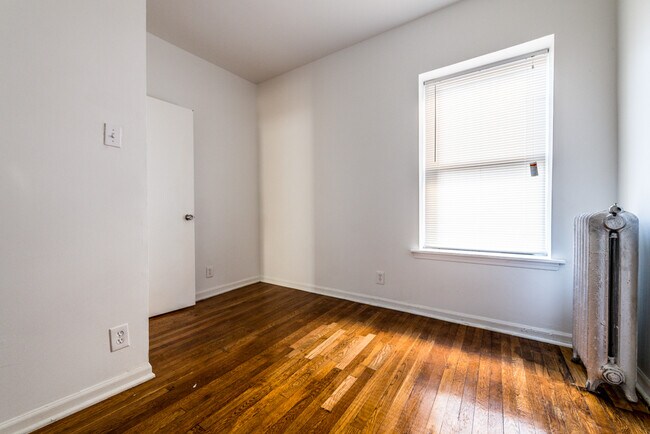 Habitación - 400-08 S Laramie Ave
