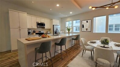 Building Photo - 436 Village