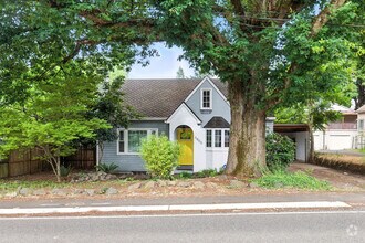 Building Photo - 5806 NE 60th Ave