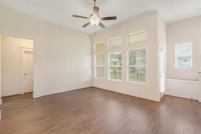 Building Photo - 10639 Wills Lp