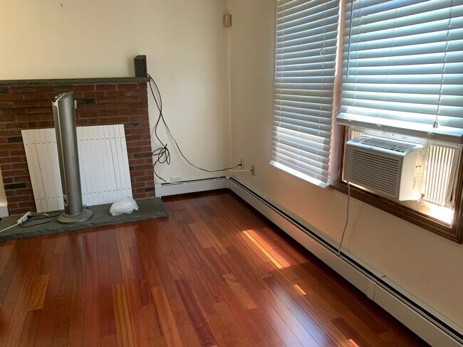 Building Photo - 25 Josselyn Pl