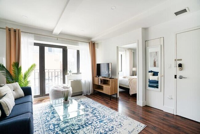 Foto del edificio - 809-3A 1BR Columbus Circle Elevator W/D