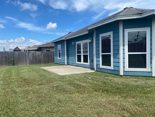 Building Photo - LAKE PLACID ESTATES