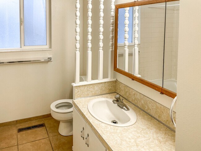 Foto del edificio - 1269 N 400 E
