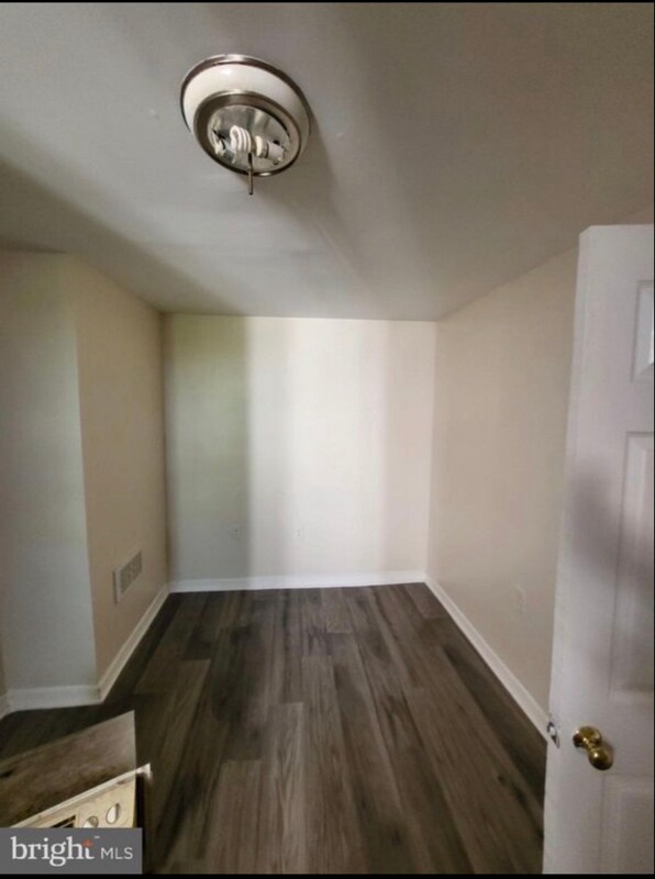 Foto del edificio - 5855 Windsor Ave