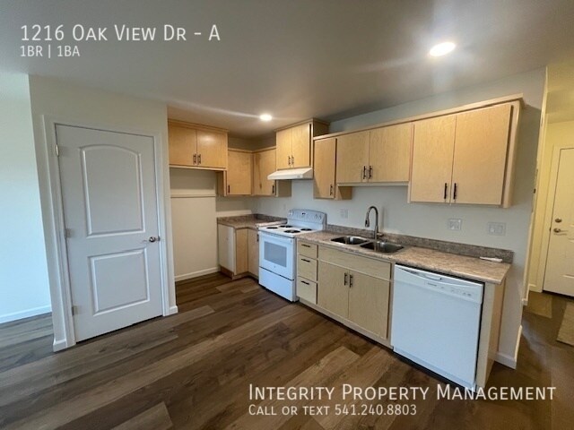 Foto del edificio - 1216 Oak View Dr