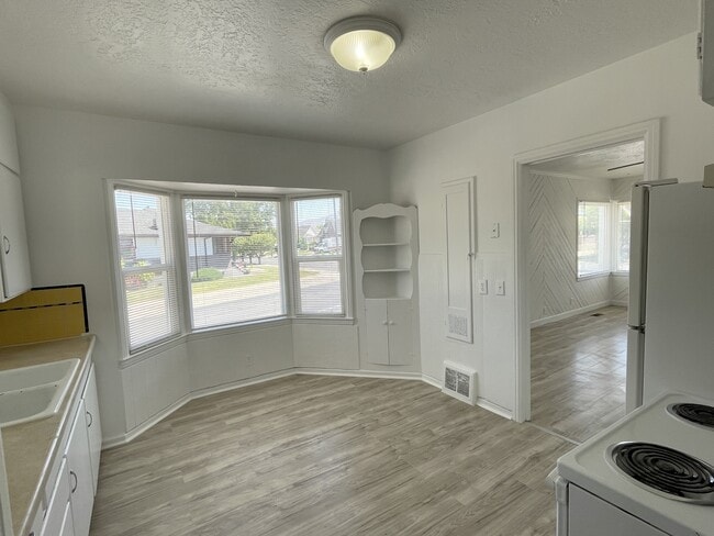 Building Photo - 4880 S Wasatch St