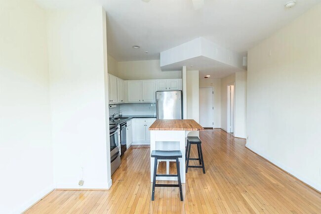 Foto del edificio - 1415 Chapin St NW
