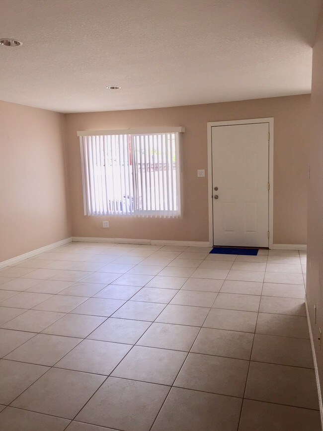 Foto del edificio - 2649 Andover Ave