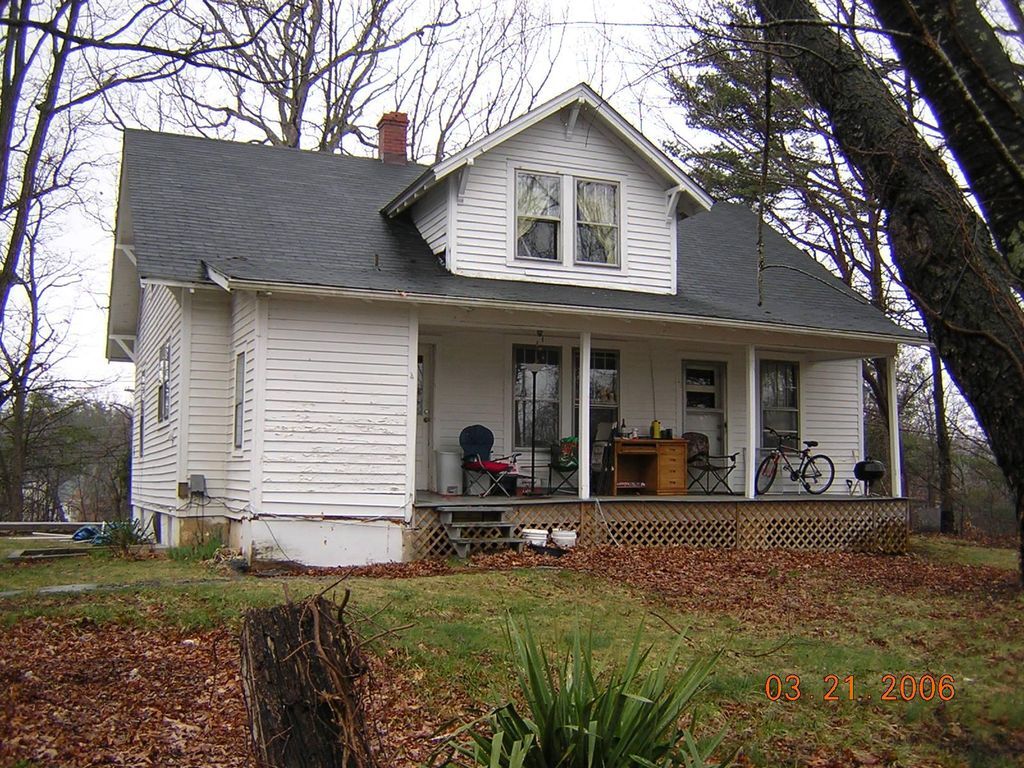 Building Photo - 1820 N Main St