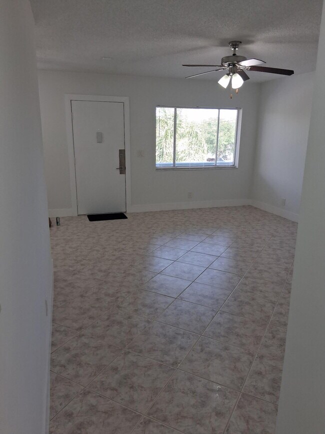 Foto del edificio - 2100 Springdale Blvd