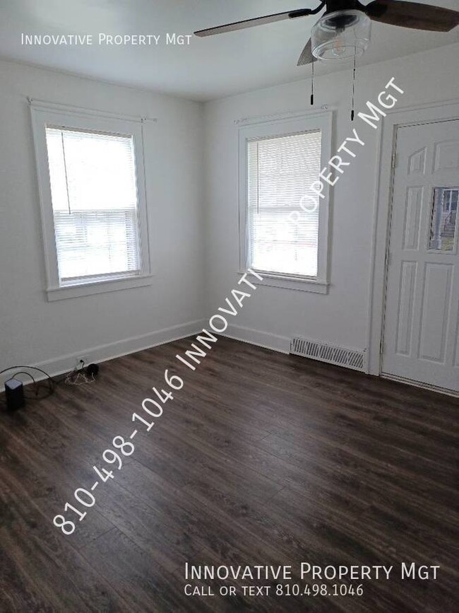 Building Photo - Beautifully updated 2 bedroom, 1 bath - $1...