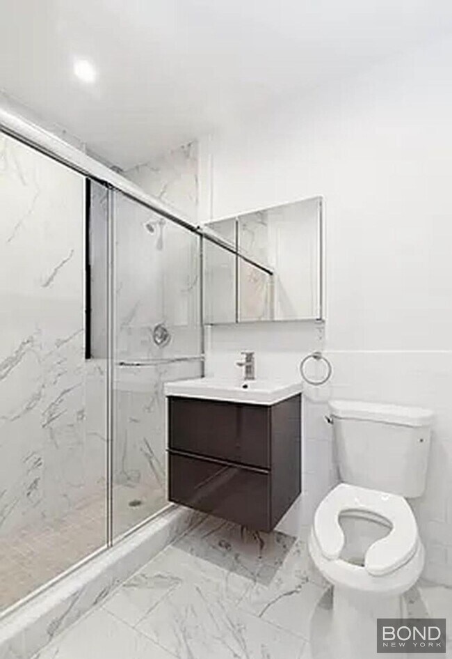 Building Photo - 45 Tiemann Pl