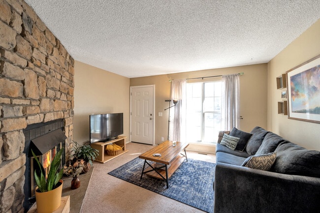 Building Photo - Charming 2 beds 2.5 baths in Aurora!