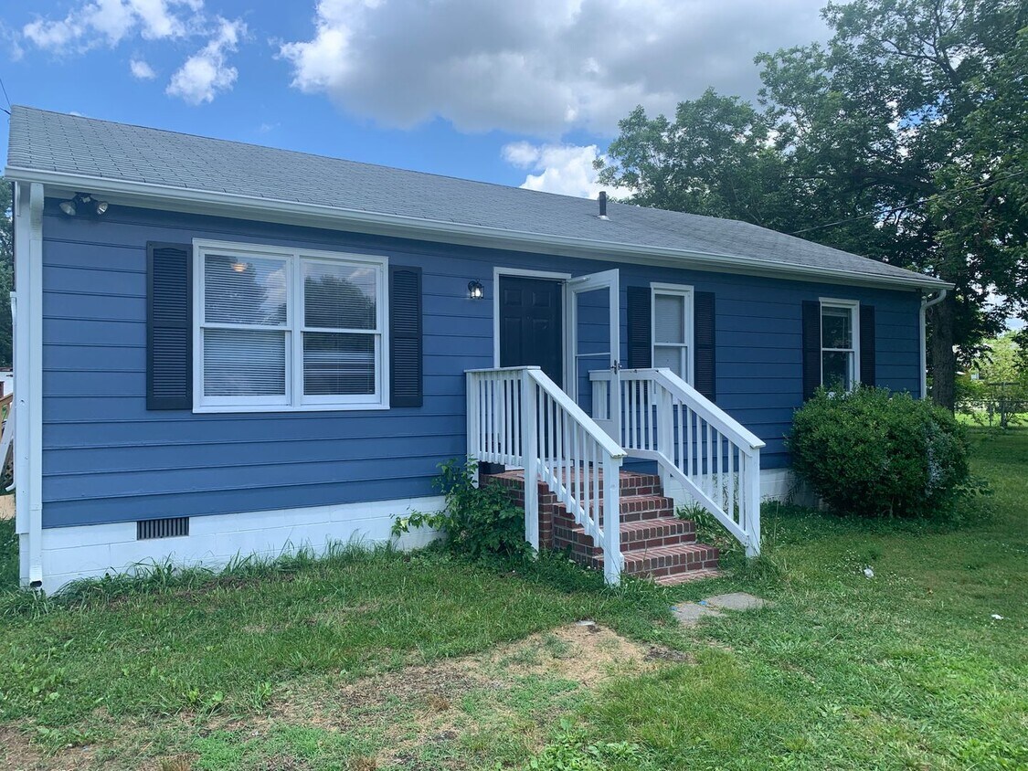 Primary Photo - Quaint 3 Bedroom, 2 Bath Home in Montrose!