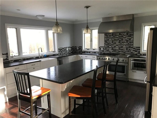 Foto del edificio - 110 Paradise Ave