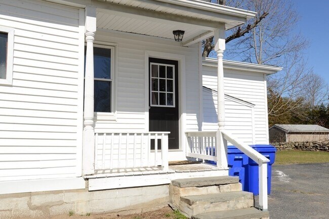 Building Photo - 852 Somerset Ave