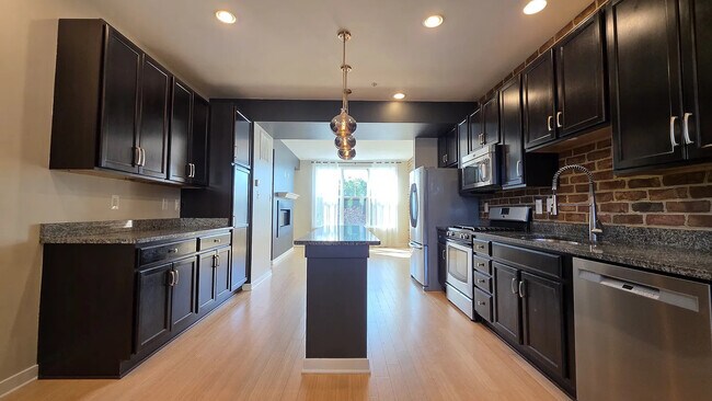 Foto del edificio - 1409 Trafalgar Ln
