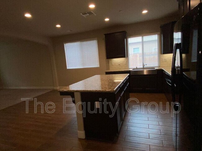 Foto del edificio - 551 Montana De Oro St