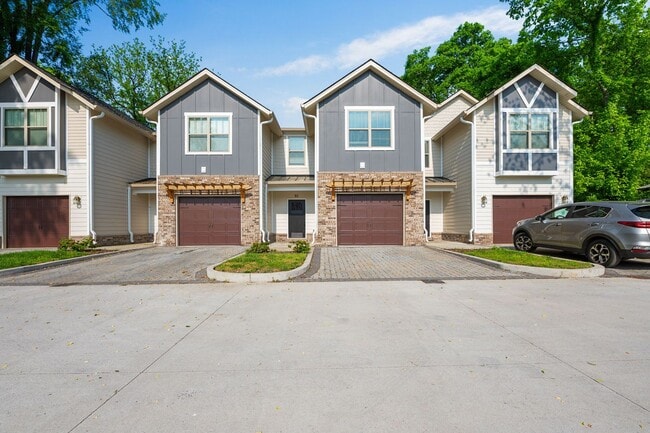 Building Photo - Lee Street B3