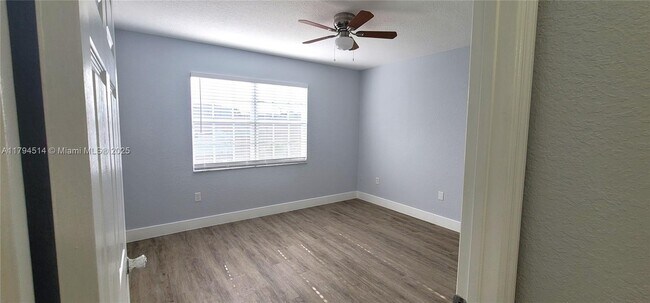 Foto del edificio - 704 Belmont Ln