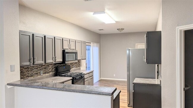 Foto del edificio - 5016 Barlow Dr