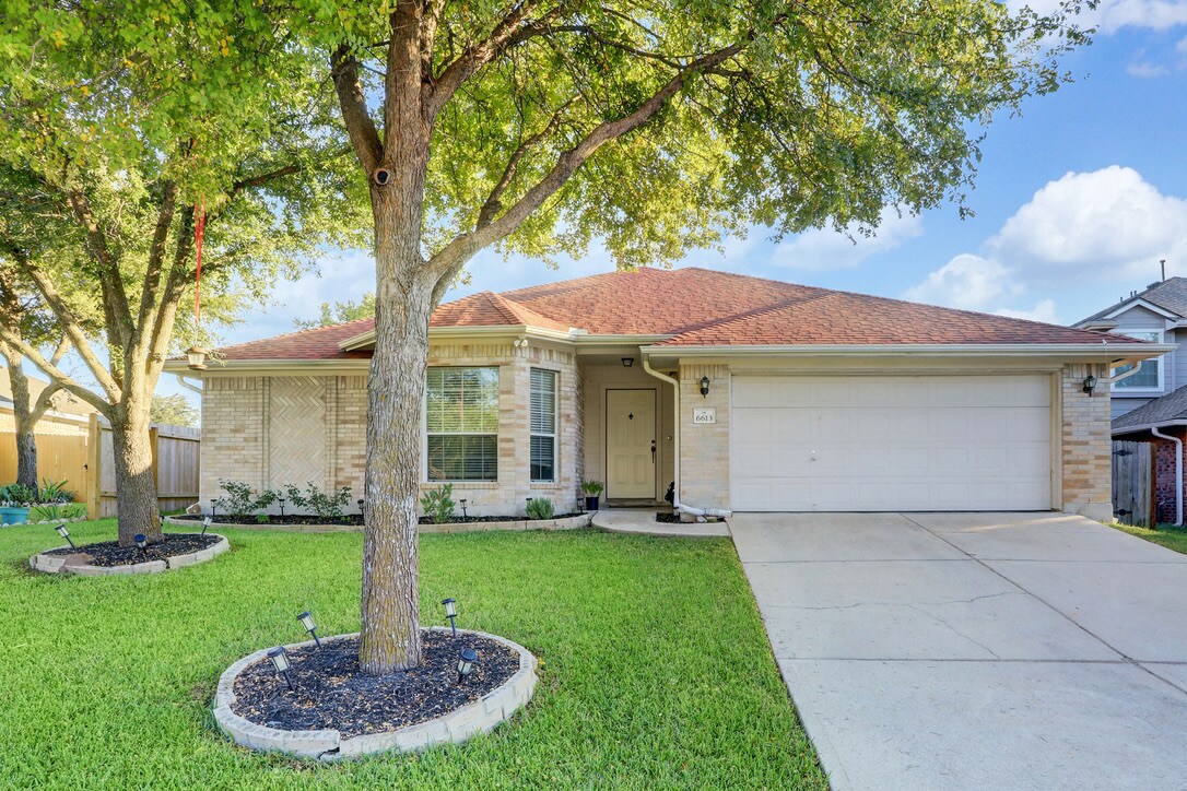 Foto principal - 6613 Cromarty Ln