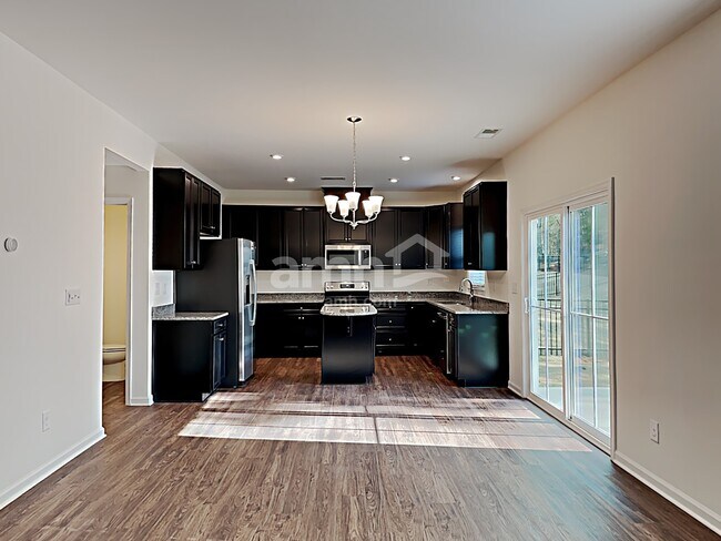 Foto del edificio - 5018 Twin River Dr