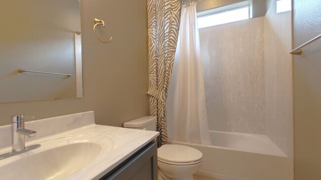 Building Photo - Lovely Rio Rancho Home! 4 Bedroom, 2 bath!