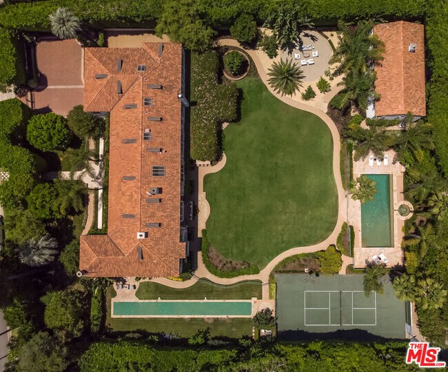 Foto del edificio - 706 N Canon Dr