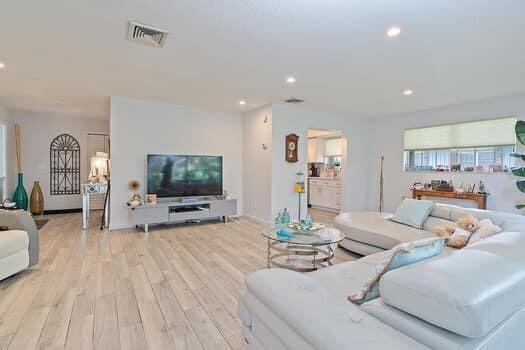 Foto del edificio - 415 Pine Tree Ct