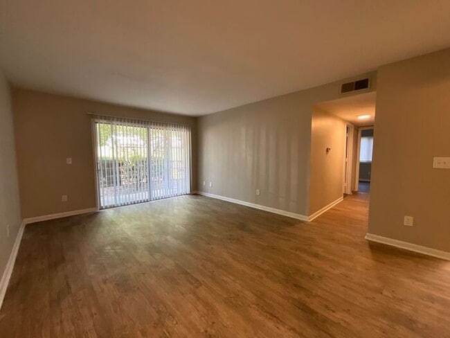 Building Photo - 415 Orchard Trace Ln
