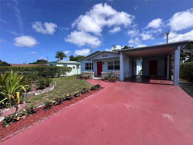 Foto del edificio - 3060 NW 6th Ct