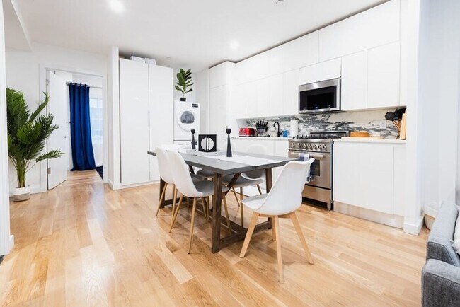 Building Photo - 13-2 I Brand New Luxury 2BR Prime Union Sq...