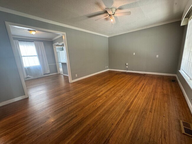 Foto del edificio - Gorgeous 3 bedroom 2 bathroom home Located...