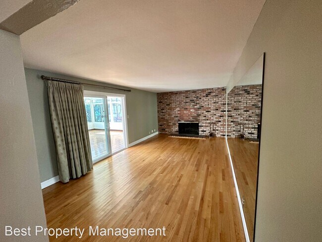 Building Photo - 3 br, 2 bath House - 4792 Mowry Ave.