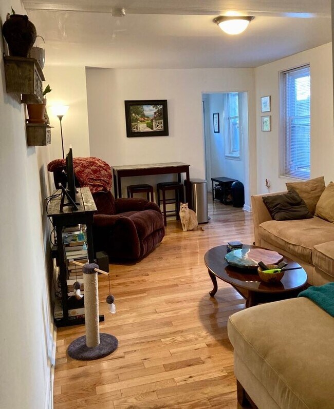Spacious living room - 2731 Brown St