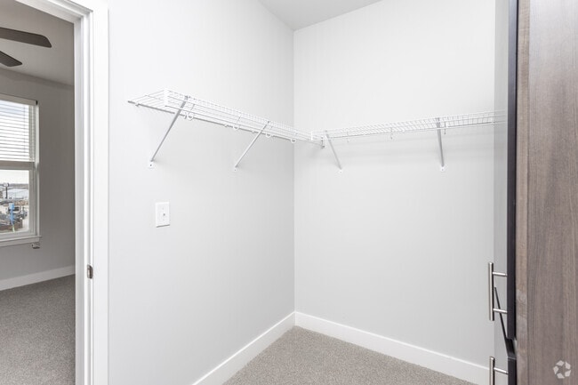 Interior Photo - The Avenue